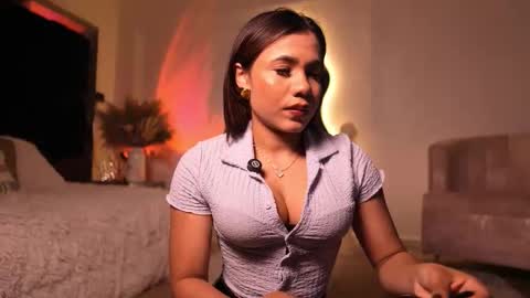 zoevidal_ online show from November 27, 12:07 pm