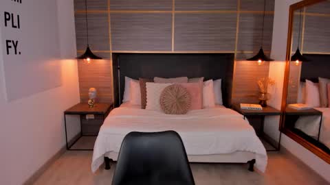 ZOE online show from February 1, 6:39 pm