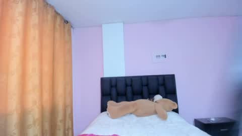 Zoey online show from April 17, 10:57 pm