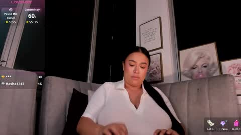 Snapshot of zoey_thommpson chatting on October 5, 1:59 am zoey thommpson online show from October 5, 1:59 am