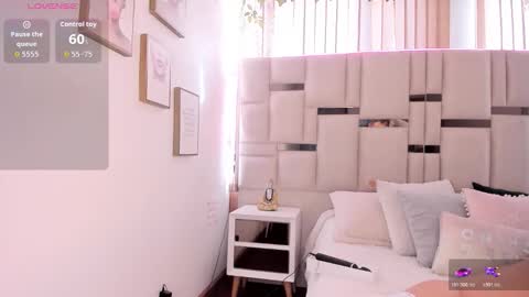 Snapshot of zoey_thommpson chatting on November 6, 7:59 pm zoey thommpson online show from November 6, 7:59 pm