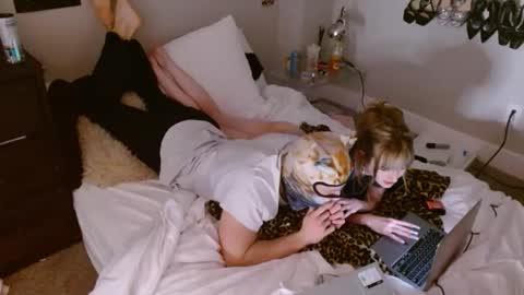 zoeyandgriff online show from March 5, 6:20 am