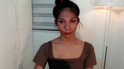 Snapshot of zoeygorgeous19 chatting on February 8, 6:33 am zoey online show from February 8, 6:33 am