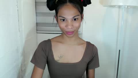 Snapshot of zoeygorgeous19 chatting on February 11, 12:28 am zoey online show from February 11, 12:28 am