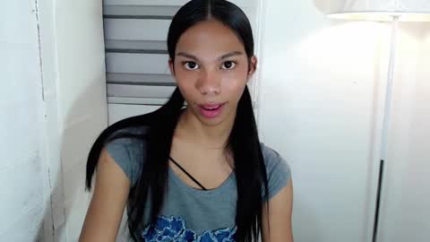 Snapshot of zoeygorgeous19 chatting on February 12, 12:27 am zoey online show from February 12, 12:27 am