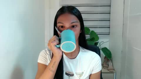 Snapshot of zoeygorgeous19 chatting on February 14, 1:34 am zoey online show from February 14, 1:34 am