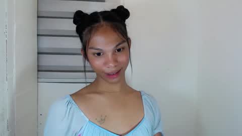 Snapshot of zoeygorgeous19 chatting on February 14, 4:37 am zoey online show from February 14, 4:37 am