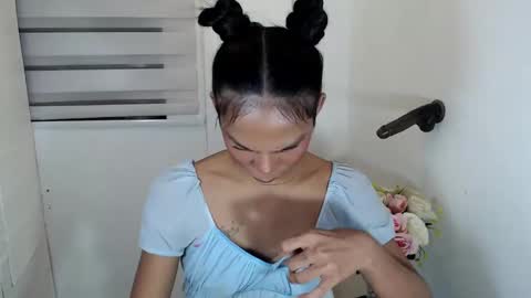 Snapshot of zoeygorgeous19 chatting on February 17, 2:42 am zoey online show from February 17, 2:42 am