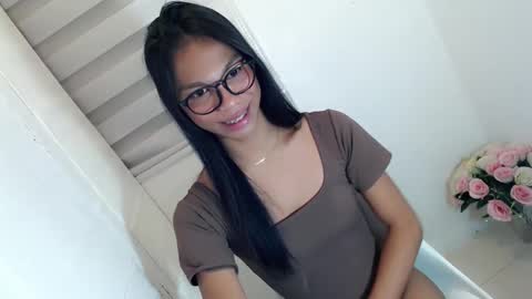 Snapshot of zoeygorgeous19 chatting on February 25, 7:52 am zoey online show from February 25, 7:52 am