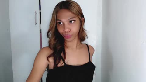 Snapshot of zoeygorgeous19 chatting on October 9, 10:24 am zoey online show from October 9, 10:24 am