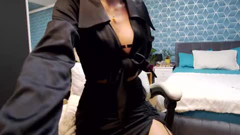 Zoey online show from November 9, 5:00 pm