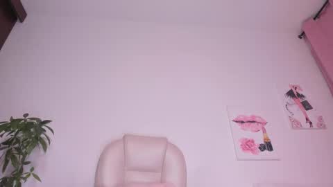 Snapshot of zofhia_xiaho chatting on March 9, 4:27 am  Zofhia online show from March 9, 4:27 am