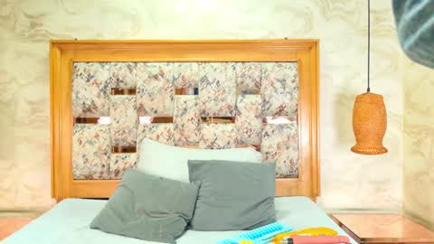 zoley  online show from October 20, 3:07 am