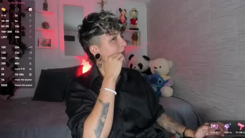 Snapshot of zuryramirez_ chatting on October 13, 8:31 pm Zury Ramirez online show from October 13, 8:31 pm