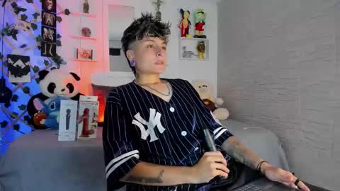 Snapshot of zuryramirez_ chatting on October 22, 9:36 pm Zury Ramirez online show from October 22, 9:36 pm