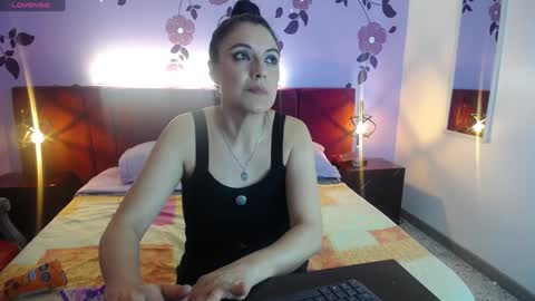 Snapshot of zuzana21 chatting on December 4, 8:18 pm Zuzana21 online show from December 4, 8:18 pm