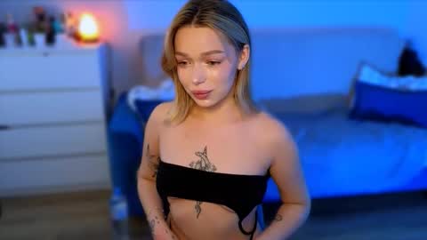 zuzzixx online show from November 7, 6:35 am