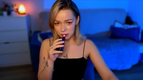 zuzzixx online show from November 10, 6:23 am