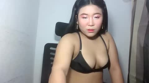 Snapshot of zyeii chatting on September 21, 1:13 pm sweet lylia online show from September 21, 1:13 pm