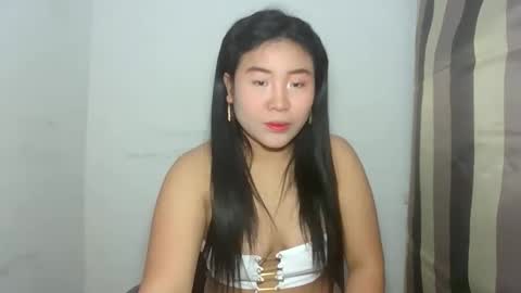 Snapshot of zyeii chatting on October 19, 7:36 pm sweet lylia online show from October 19, 7:36 pm