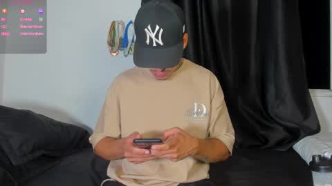 Snapshot of zyongarcia2020 chatting on November 18, 12:49 am zyon garcia online show from November 18, 12:49 am