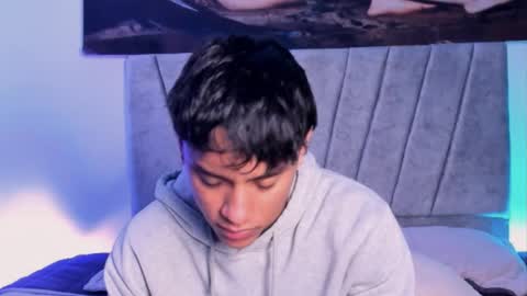 Snapshot of zyzz_1812 chatting on November 24, 5:45 pm zyzz_1812 online show from November 24, 5:45 pm