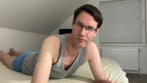 Snapshot of zzz123_cam chatting on April 10, 10:14 pm zzz123_cam online show from April 10, 10:14 pm