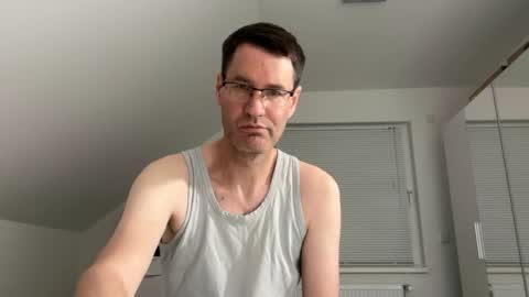 Snapshot of zzz123_cam chatting on May 23, 3:27 pm zzz123_cam online show from May 23, 3:27 pm