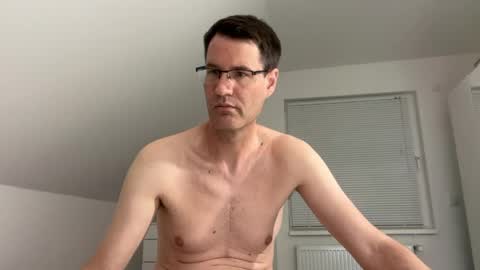 Snapshot of zzz123_cam chatting on June 4, 3:51 pm zzz123_cam online show from June 4, 3:51 pm