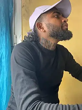 Snapshot of IviedWaster chatting on February 13, 12:46 am IviedWaster online show from February 13, 12:46 am