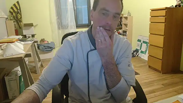Snapshot of cloupefun chatting on December 19, 5:18 am cloupefun online show from December 19, 5:18 am