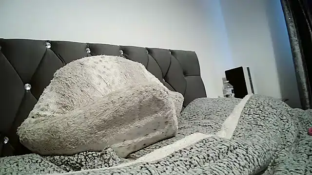 Snapshot of AaliyahLux chatting on October 3, 9:28 am AaliyahLux online show from October 3, 9:28 am