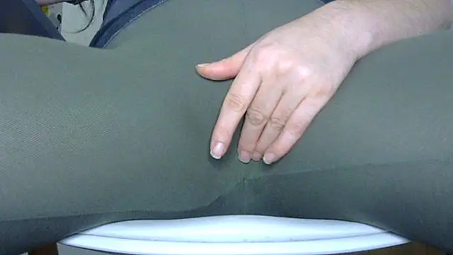 Snapshot of Squirtlady38 chatting on November 9, 12:42 am Squirtlady38 online show from November 9, 12:42 am