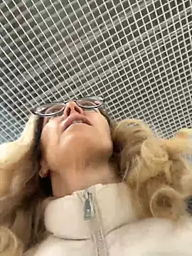 Snapshot of angelmommu chatting on January 28, 8:57 am angelmommu online show from January 28, 8:57 am