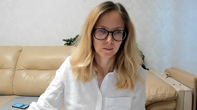 Snapshot of angelmommu chatting on January 30, 7:29 am angelmommu online show from January 30, 7:29 am