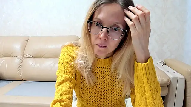 Snapshot of angelmommu chatting on February 21, 8:51 am angelmommu online show from February 21, 8:51 am