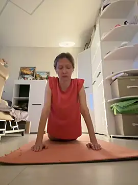 Snapshot of angelmommu chatting on November 5, 4:23 am angelmommu online show from November 5, 4:23 am