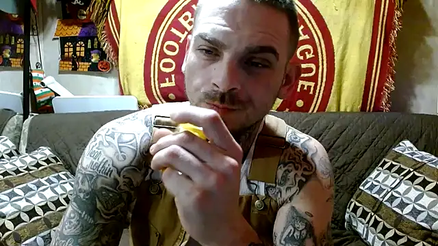 Snapshot of DADDY_KANE8--- chatting on January 25, 2:15 am DADDY KANE8--- online show from January 25, 2:15 am