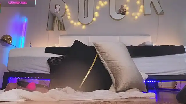 Snapshot of Helena_Karel chatting on January 15, 8:48 pm Helena Karel online show from January 15, 8:48 pm