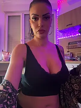 Helena Karel online show from April 7, 2:28 pm