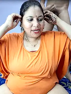 MOM-SUN-COUPLE online show from February 12, 7:13 pm