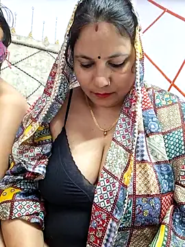 MOM-SUN-COUPLE online show from March 1, 8:10 pm