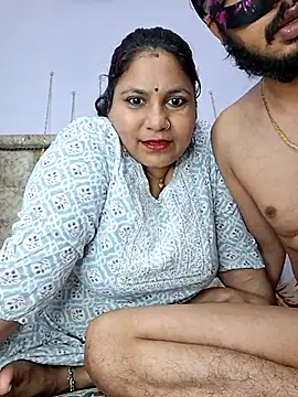 MOM-SUN-COUPLE online show from March 14, 4:40 pm