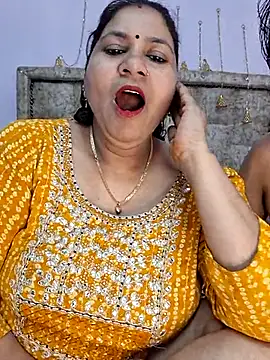 MOM-SUN-COUPLE online show from March 16, 5:07 pm