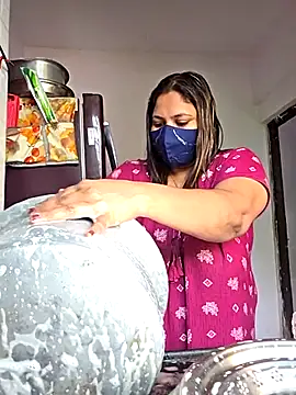 MOM-SUN-COUPLE online show from September 26, 9:35 am