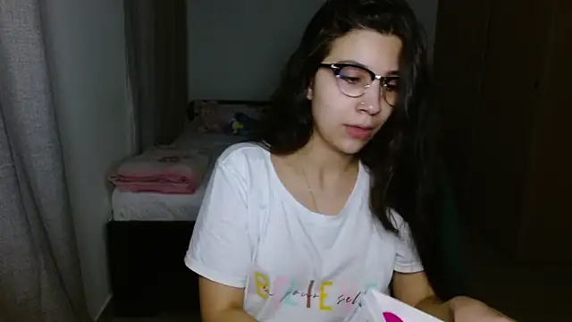 Snapshot of mia__lopez_ chatting on November 24, 1:05 am mia lopez online show from November 24, 1:05 am