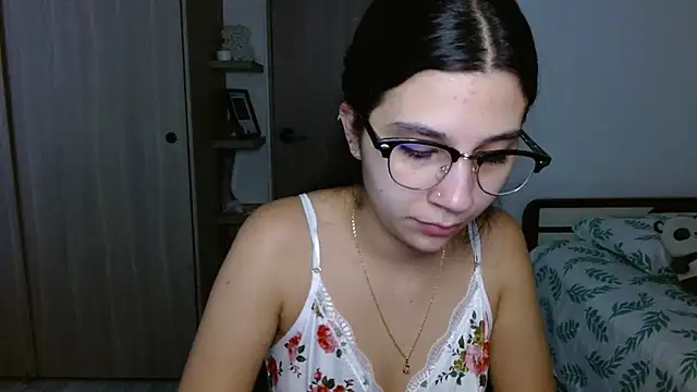 Snapshot of mia__lopez_ chatting on December 4, 1:48 am mia lopez online show from December 4, 1:48 am