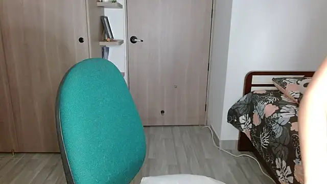 mia  lopez  online show from April 14, 4:07 am