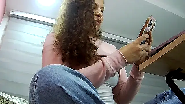 Snapshot of gatubelahot chatting on November 15, 12:30 am gatubelahot online show from November 15, 12:30 am