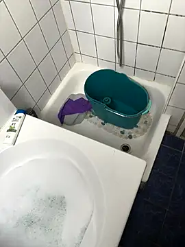 Snapshot of bastiiioooo chatting on December 18, 12:00 pm bastiiioooo online show from December 18, 12:00 pm